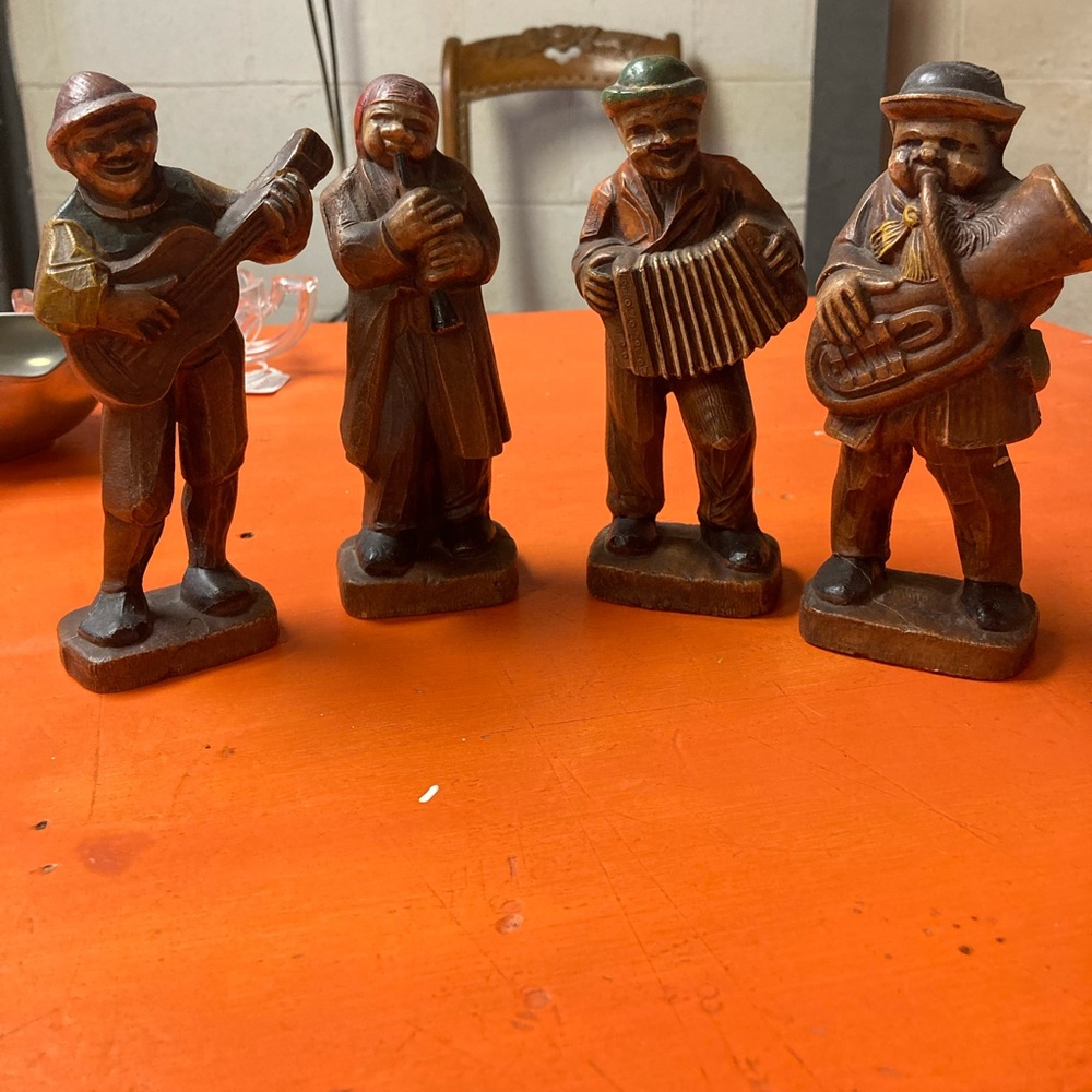 Resin Faux Wood Old Men Playing Instruments